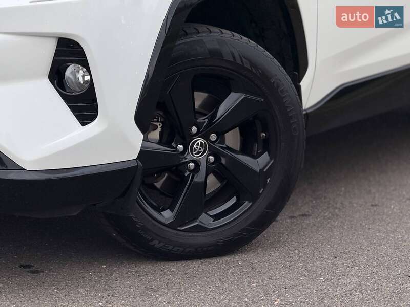 Позашляховик / Кросовер Toyota RAV4 2019 в Кривому Розі