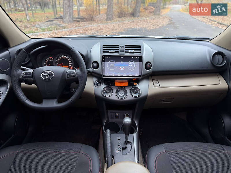 Позашляховик / Кросовер Toyota RAV4 2012 в Дніпрі
