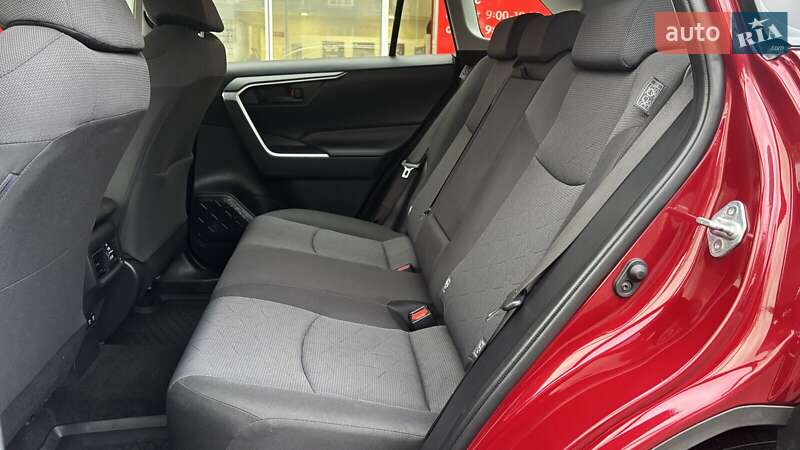 Внедорожник / Кроссовер Toyota RAV4 2019 в Кривом Роге