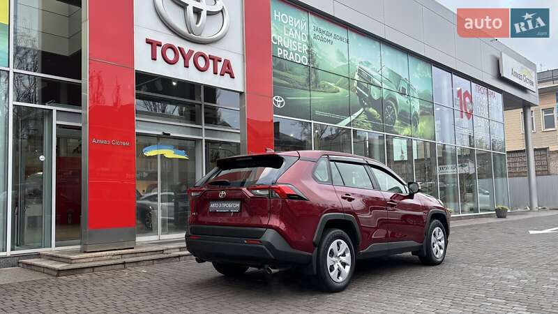 Внедорожник / Кроссовер Toyota RAV4 2019 в Кривом Роге