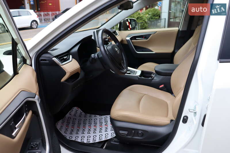 Позашляховик / Кросовер Toyota RAV4 2020 в Львові фото 15 Позашляховик / Кросовер Toyota RAV4 2020 в Львові
