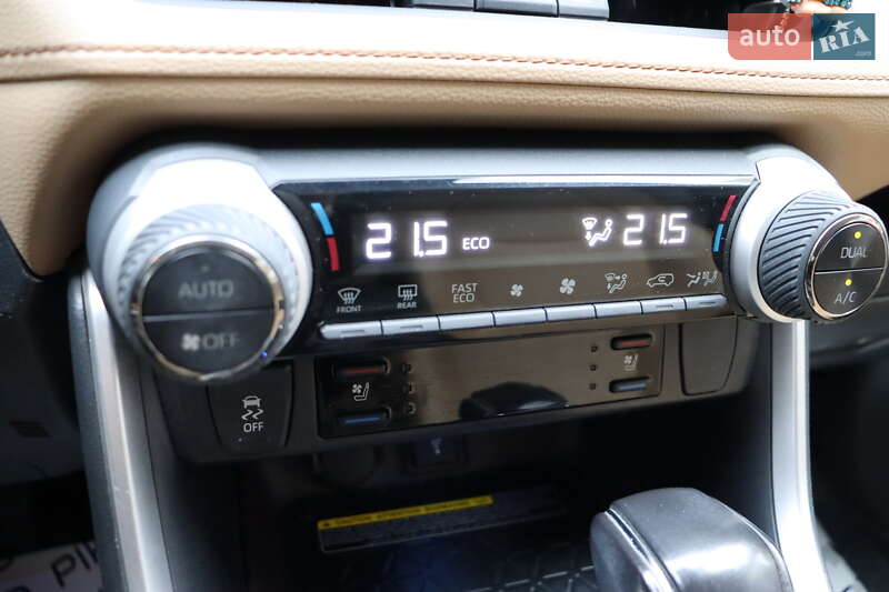 Позашляховик / Кросовер Toyota RAV4 2020 в Львові фото 27 Позашляховик / Кросовер Toyota RAV4 2020 в Львові