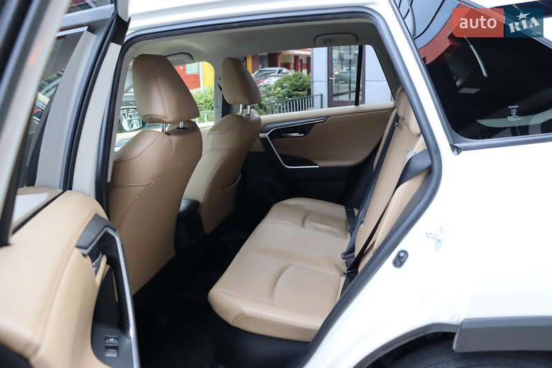 Позашляховик / Кросовер Toyota RAV4 2020 в Львові фото 36 Позашляховик / Кросовер Toyota RAV4 2020 в Львові