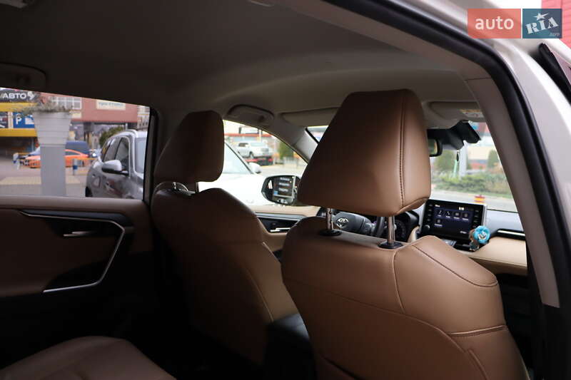 Позашляховик / Кросовер Toyota RAV4 2020 в Львові фото 44 Позашляховик / Кросовер Toyota RAV4 2020 в Львові