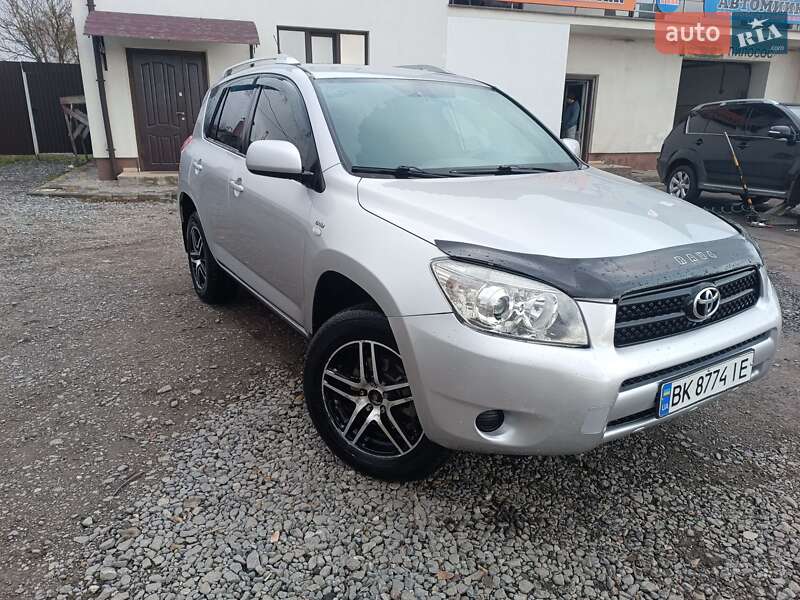 Внедорожник / Кроссовер Toyota RAV4 2007 в Шумске