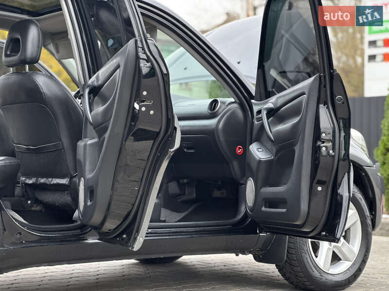 Внедорожник / Кроссовер Toyota RAV4 2004 в Одессе