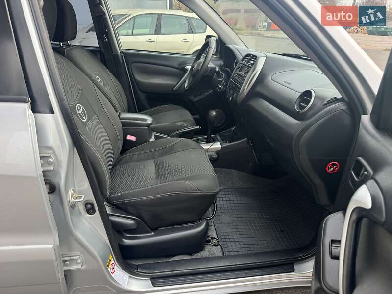 Позашляховик / Кросовер Toyota RAV4 2004 в Одесі