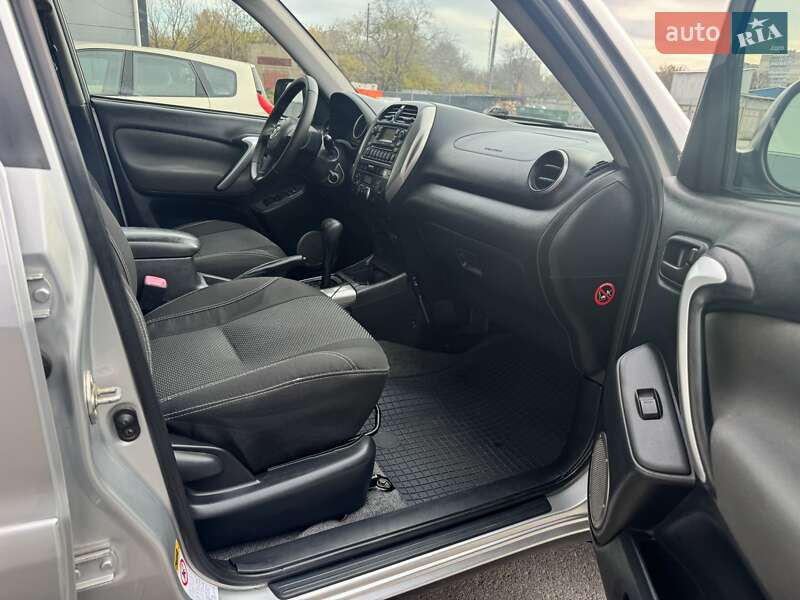 Позашляховик / Кросовер Toyota RAV4 2004 в Одесі