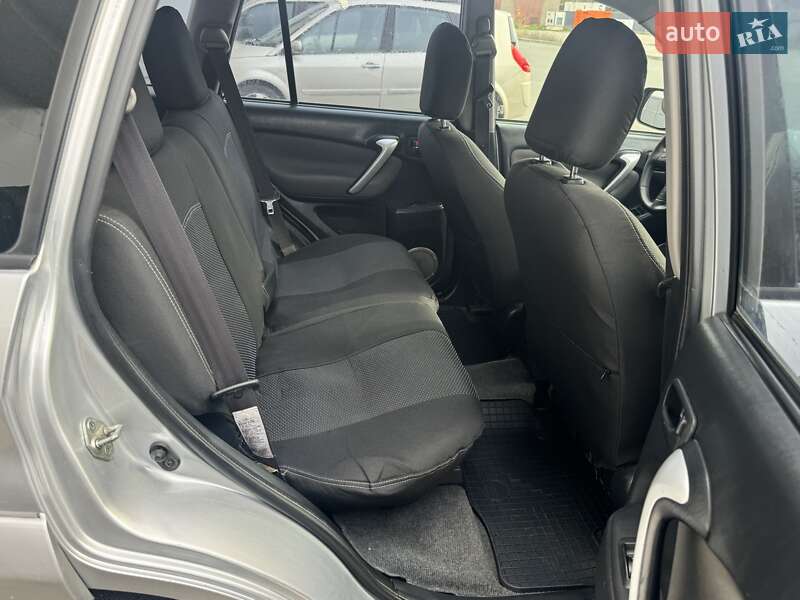 Позашляховик / Кросовер Toyota RAV4 2004 в Одесі