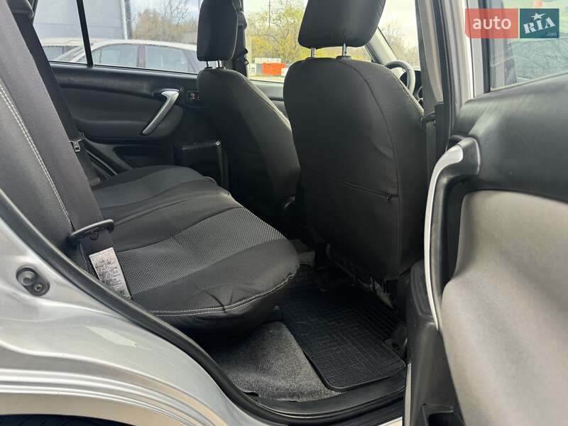 Позашляховик / Кросовер Toyota RAV4 2004 в Одесі