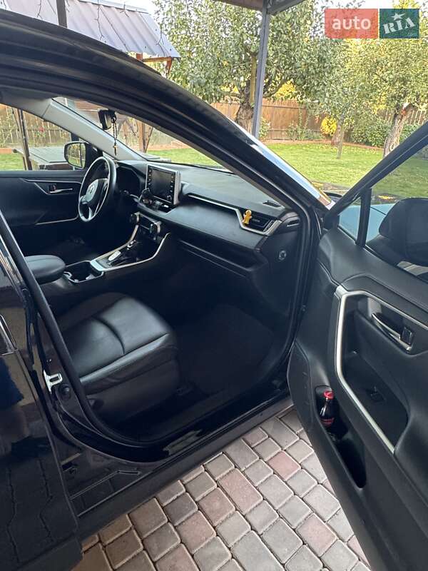 Позашляховик / Кросовер Toyota RAV4 2020 в Коростені