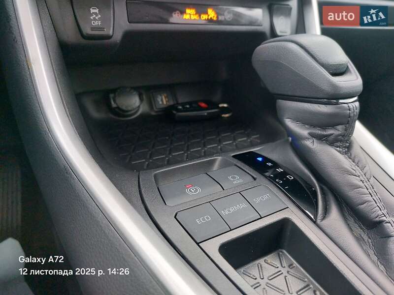 Внедорожник / Кроссовер Toyota RAV4 2023 в Киеве фото 20 Внедорожник / Кроссовер Toyota RAV4 2023 в Киеве