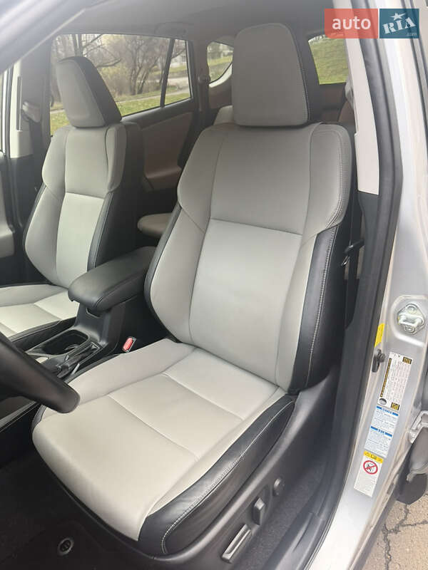 Внедорожник / Кроссовер Toyota RAV4 2016 в Львове