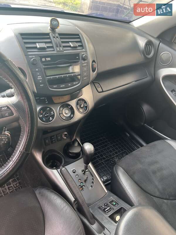 Внедорожник / Кроссовер Toyota RAV4 2011 в Богородчанах