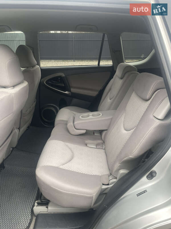 Внедорожник / Кроссовер Toyota RAV4 2008 в Коростене