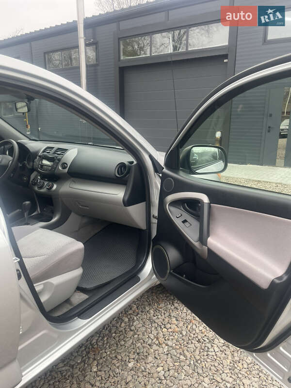 Внедорожник / Кроссовер Toyota RAV4 2008 в Коростене