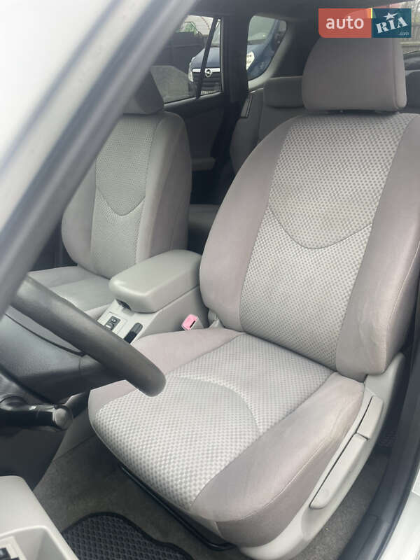 Внедорожник / Кроссовер Toyota RAV4 2008 в Коростене