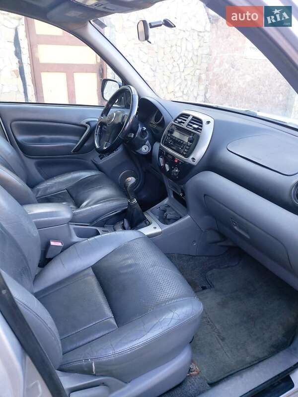 Внедорожник / Кроссовер Toyota RAV4 2001 в Стрые
