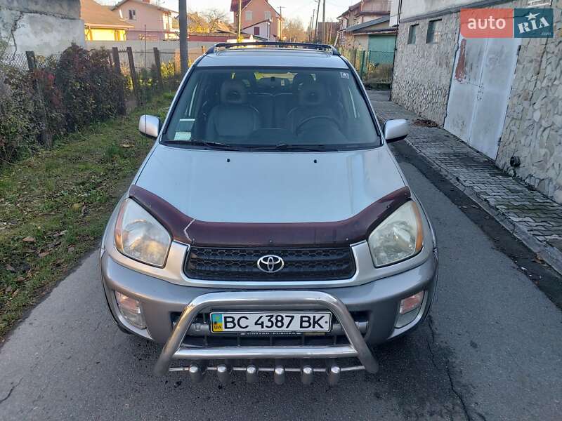 Внедорожник / Кроссовер Toyota RAV4 2001 в Стрые
