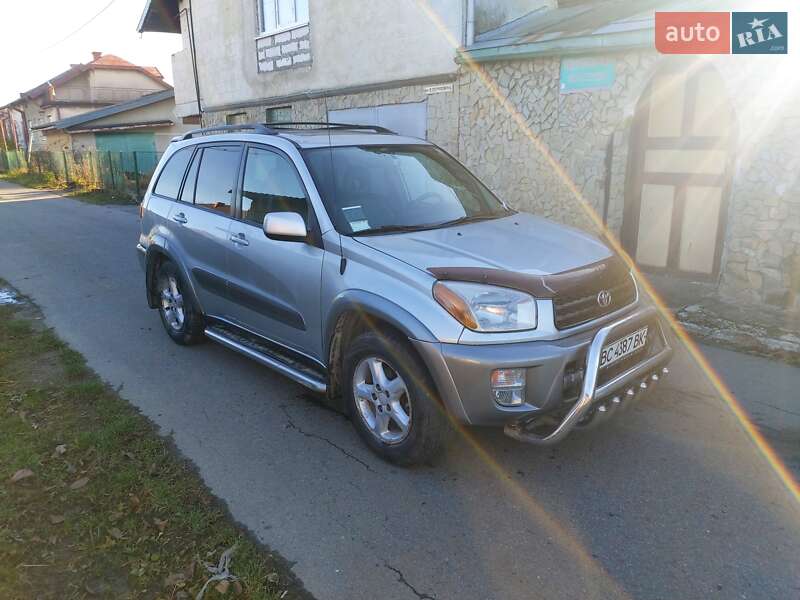 Внедорожник / Кроссовер Toyota RAV4 2001 в Стрые
