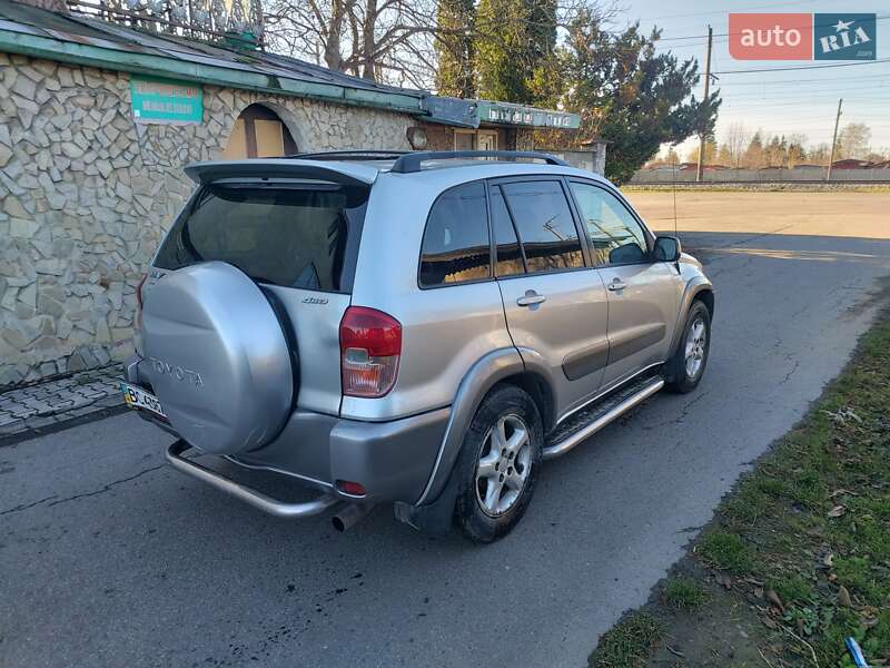 Внедорожник / Кроссовер Toyota RAV4 2001 в Стрые