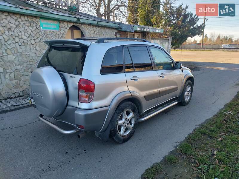 Внедорожник / Кроссовер Toyota RAV4 2001 в Стрые