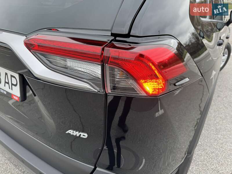 Позашляховик / Кросовер Toyota RAV4 2020 в Києві