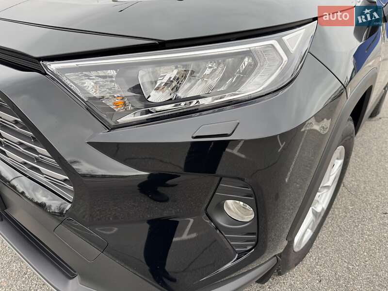 Позашляховик / Кросовер Toyota RAV4 2020 в Києві