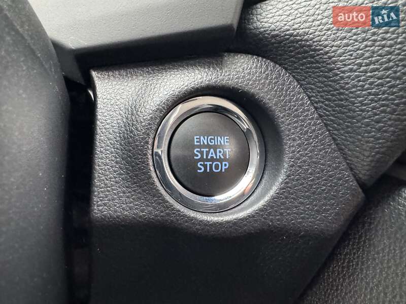 Позашляховик / Кросовер Toyota RAV4 2020 в Києві