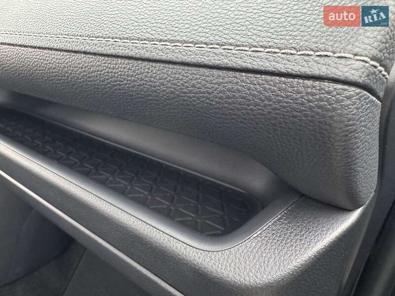 Позашляховик / Кросовер Toyota RAV4 2020 в Києві