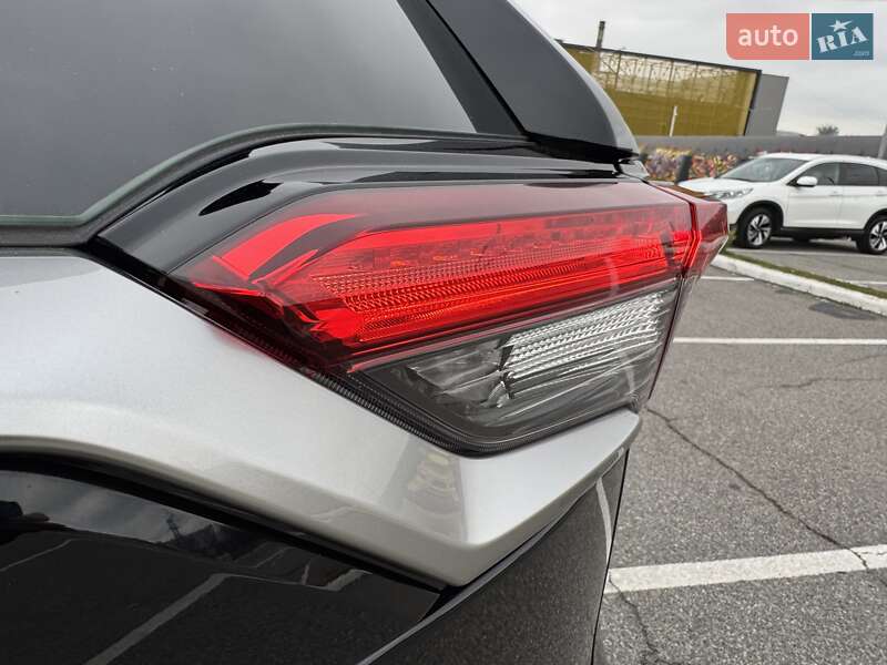 Позашляховик / Кросовер Toyota RAV4 2020 в Києві