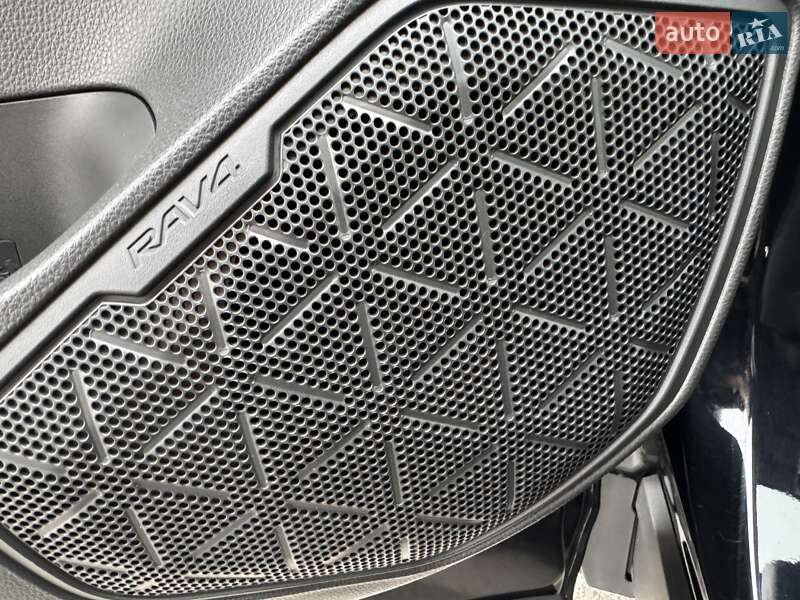 Позашляховик / Кросовер Toyota RAV4 2020 в Києві