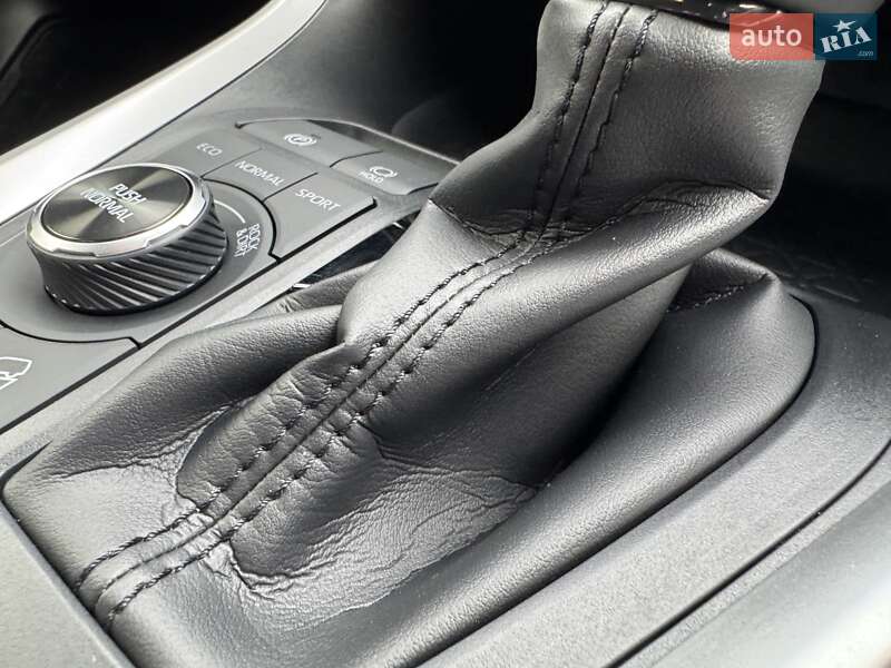 Позашляховик / Кросовер Toyota RAV4 2020 в Києві