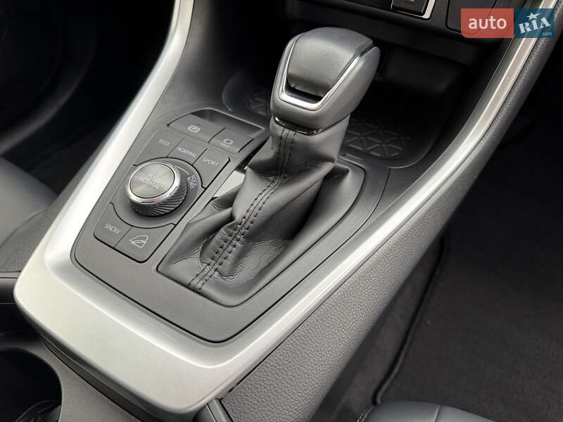 Позашляховик / Кросовер Toyota RAV4 2020 в Києві