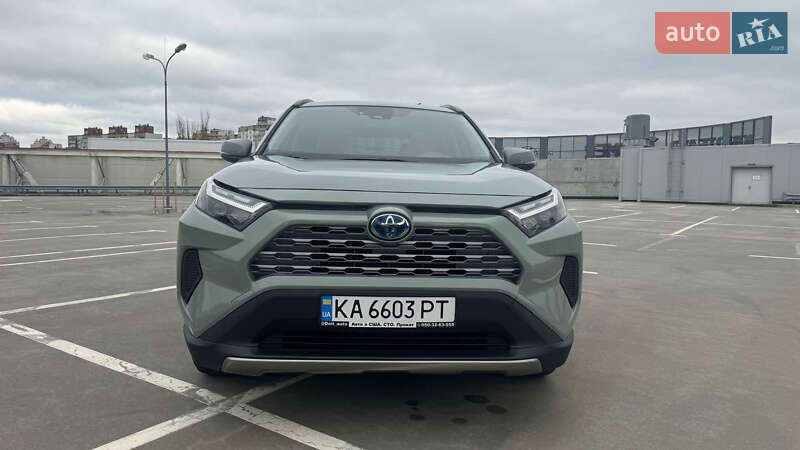 Внедорожник / Кроссовер Toyota RAV4 2022 в Киеве