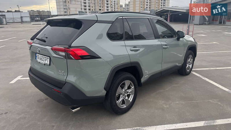 Внедорожник / Кроссовер Toyota RAV4 2022 в Киеве