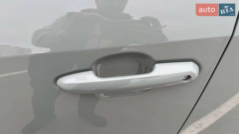 Внедорожник / Кроссовер Toyota RAV4 2022 в Киеве