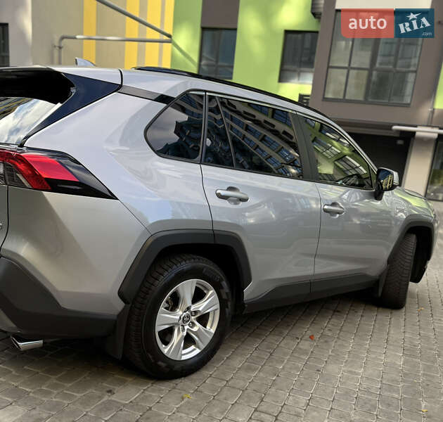 Внедорожник / Кроссовер Toyota RAV4 2020 в Днепре фото 6 Внедорожник / Кроссовер Toyota RAV4 2020 в Днепре