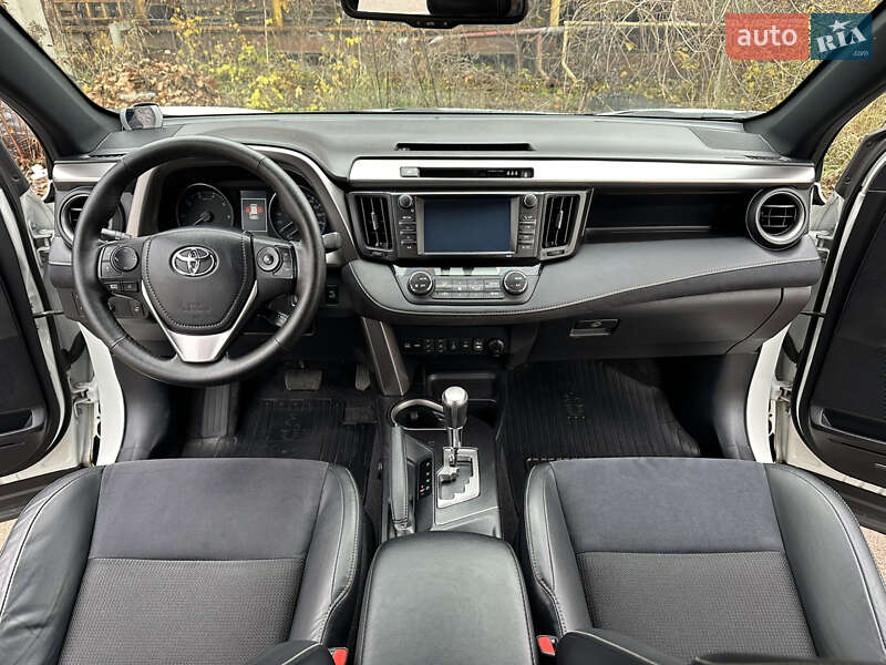 Внедорожник / Кроссовер Toyota RAV4 2016 в Киеве