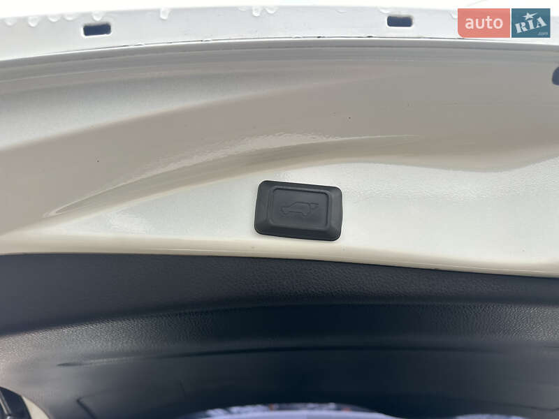 Внедорожник / Кроссовер Toyota RAV4 2016 в Киеве фото 41 Внедорожник / Кроссовер Toyota RAV4 2016 в Киеве