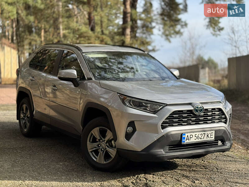 Внедорожник / Кроссовер Toyota RAV4 2019 в Киеве