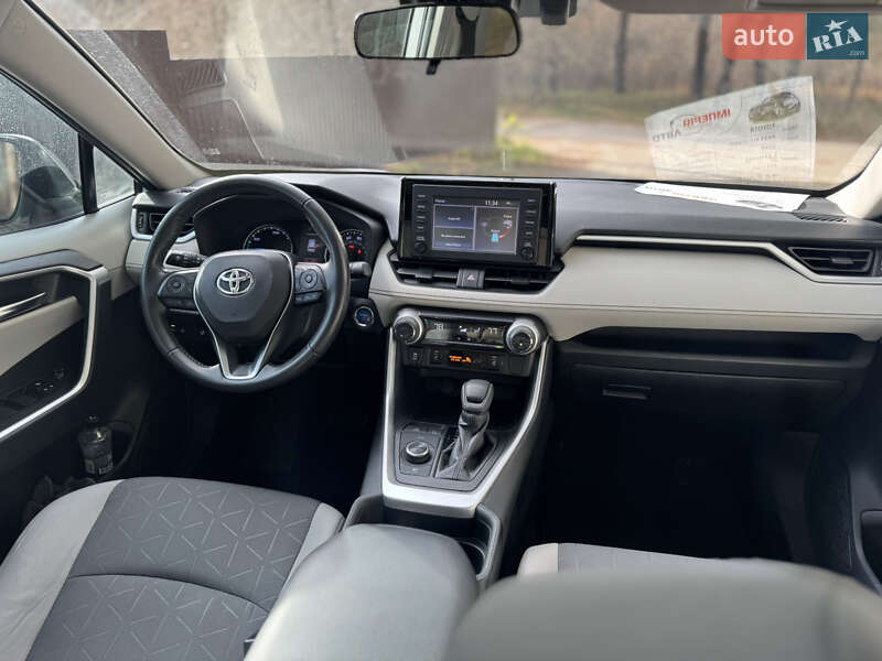 Внедорожник / Кроссовер Toyota RAV4 2019 в Киеве