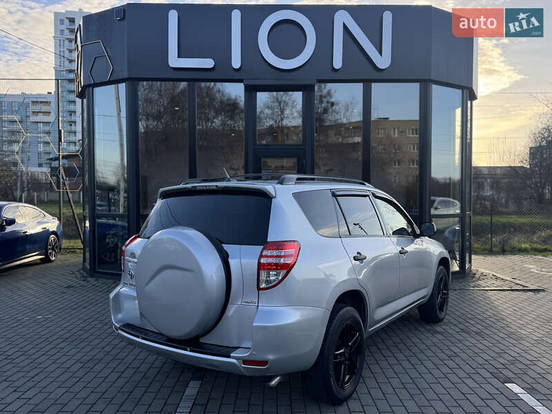 Позашляховик / Кросовер Toyota RAV4 2009 в Львові