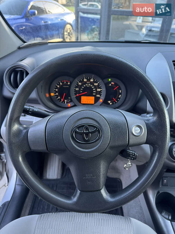 Позашляховик / Кросовер Toyota RAV4 2009 в Львові