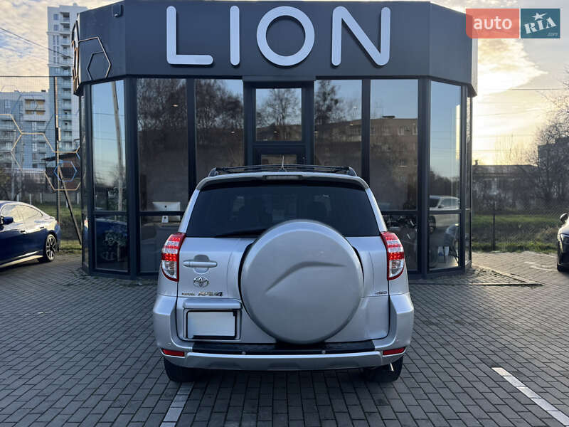 Позашляховик / Кросовер Toyota RAV4 2009 в Львові