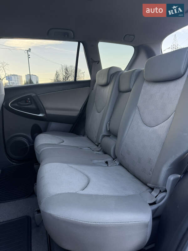 Позашляховик / Кросовер Toyota RAV4 2009 в Львові