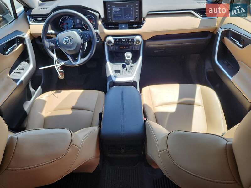 Внедорожник / Кроссовер Toyota RAV4 2021 в Черновцах