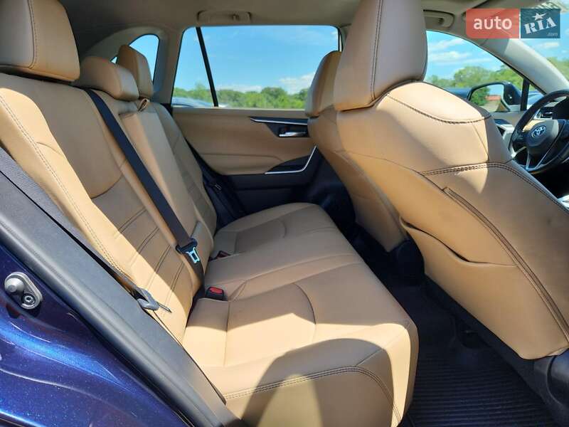 Внедорожник / Кроссовер Toyota RAV4 2021 в Черновцах