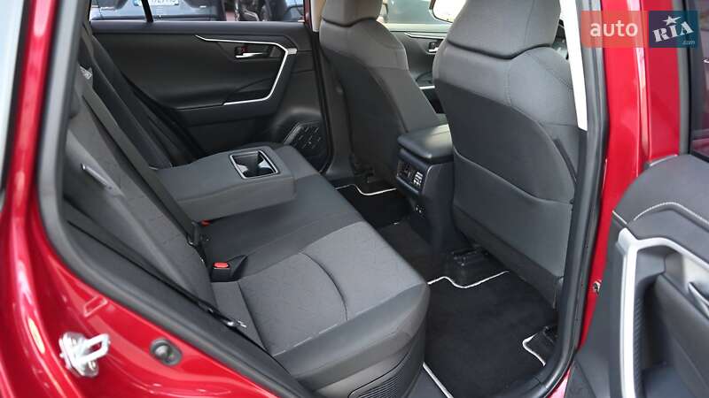 Внедорожник / Кроссовер Toyota RAV4 2018 в Киеве фото 7 Внедорожник / Кроссовер Toyota RAV4 2018 в Киеве