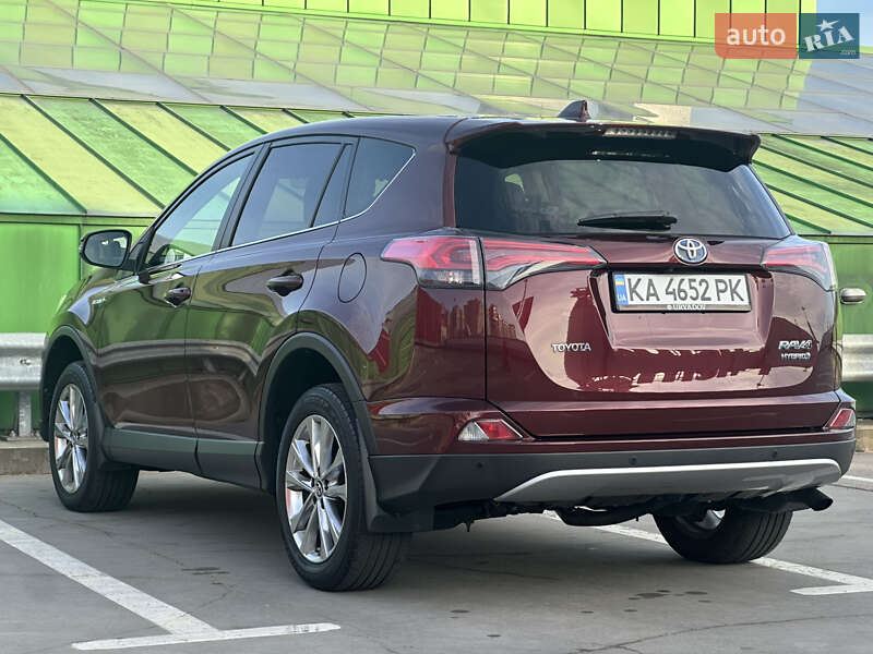 Внедорожник / Кроссовер Toyota RAV4 2017 в Киеве